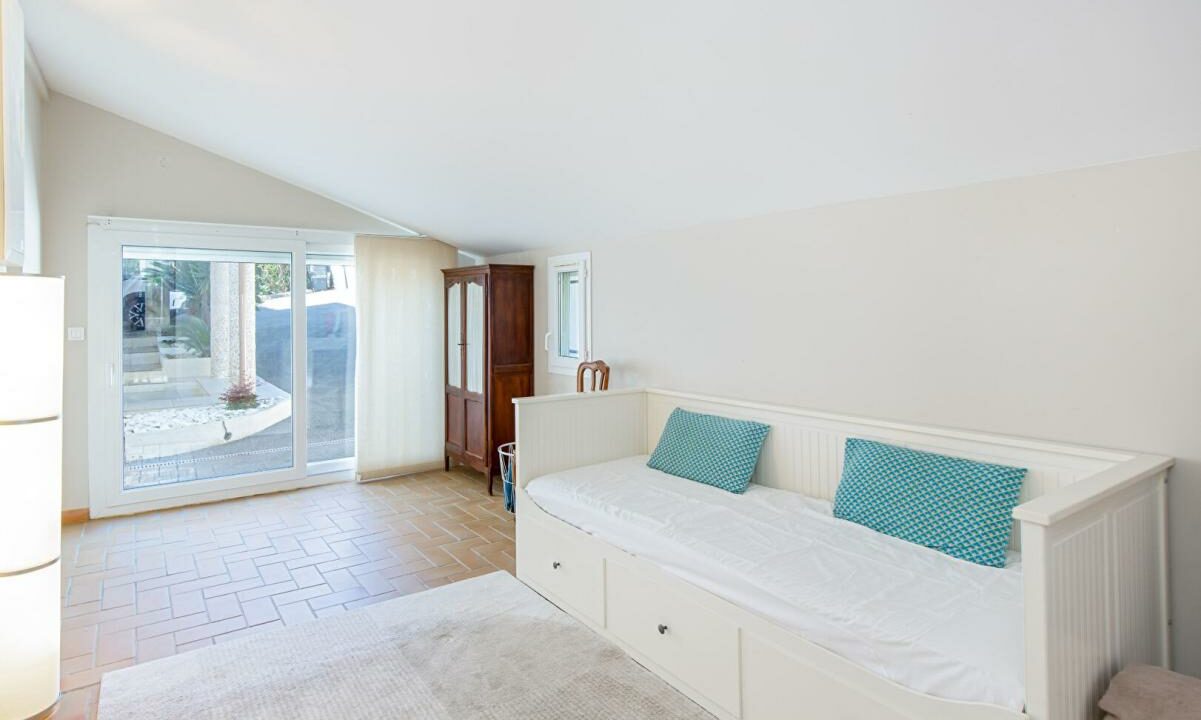 1556-04042026-050027-12